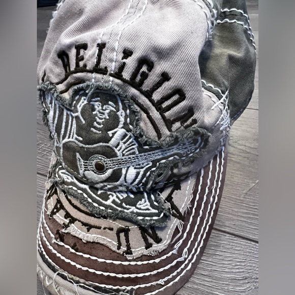Only worn a couple times like new no tags and adjustable cap